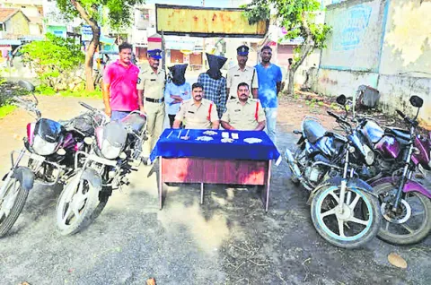 ఆలయాల్లో చోరీలు చేస్తున్న ఇద్దరు అరెస్టు 