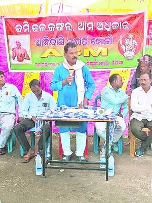 ఆదివాసీలను ఆదుకోవాలి 