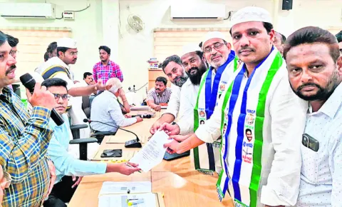 గౌరవ వేతనం ఆపడం సరి కాదు
