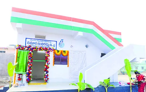 ఇల్లు కట్టు.. ఫొటో పెట్టు 