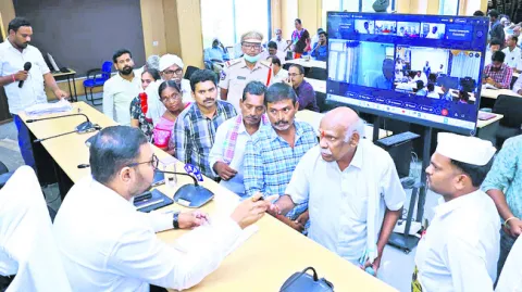 అధికారులు ప్రత్యేక శ్రద్ధపెట్టాలి