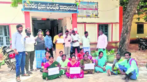 తాగునీటి కోసం నిరసన