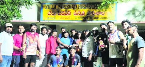 ముగిసిన జిల్లాస్థాయి వాలీబాల్‌ పోటీలు