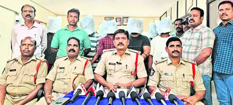 విద్యార్థిపై హత్యాయత్నంలో 11 మంది అరెస్టు