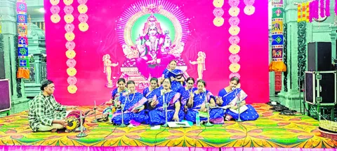 ●భార్య, ప్రియుడి సహా ముగ్గురి అరెస్ట్‌ 