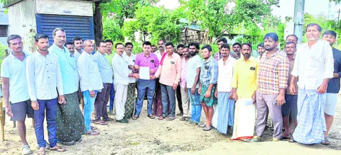 పోలింగ్‌ కేంద్రం మార్చాలి