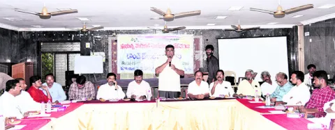 ప్రైవేటీకరిస్తే ఊరుకోం 