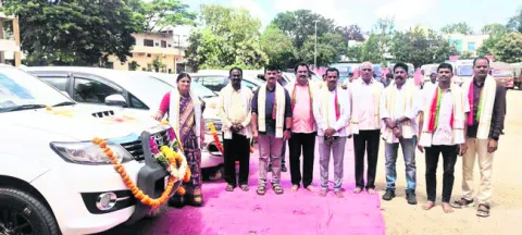 పోలీసు వాహనాలకు ఆయుధ పూజ 