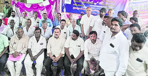 చేనేత కార్మికులను విస్మరిస్తే చరిత్రను విస్మరించినట్టే.