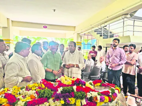 లక్ష్మీనర్సమ్మ అంత్యక్రియలు పూర్తి
