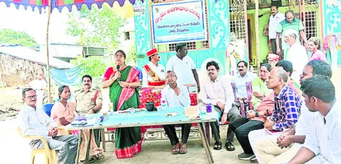 చట్టాలపై అవగాహనతోనే గిరిజనుల సంక్షేమం