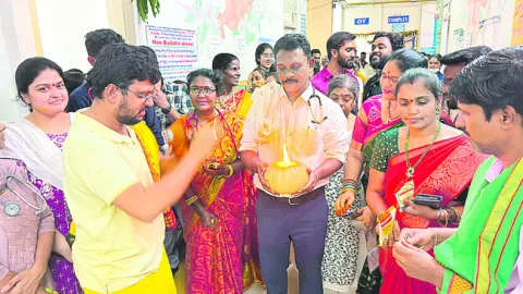 ప్రభుత్వాస్పత్రిలో ఆయుధ పూజ 