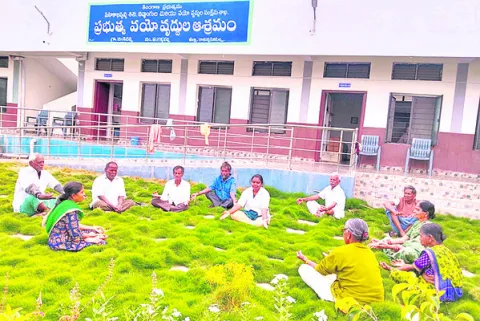 ఆదరణ.. ఆలనా.. పాలనా