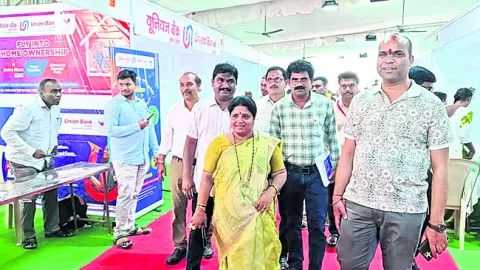 డ్వాక్రా ఉత్పత్తులకు చక్కని ఆదరణ 
