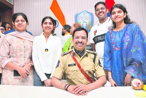 శాంతిభద్రతలతో పాటు సంక్షేమానికీ ప్రాధాన్యం 