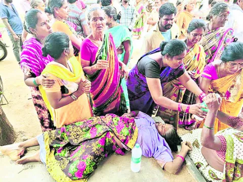 గోడకూలి మహిళ..