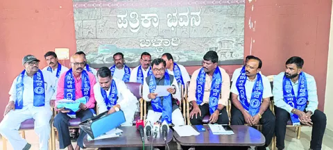 అవినీతి పీడీఓలపై చర్యలు తీసుకోండి 