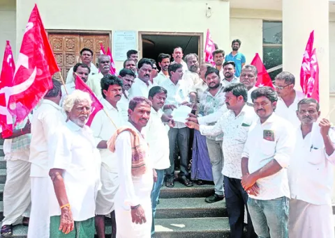 అభివృద్ధి పనులు త్వరగా పూర్తి చేయండి 