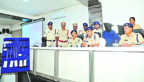 పగలు రెక్కీ.. రాత్రిళ్లు చోరీ 