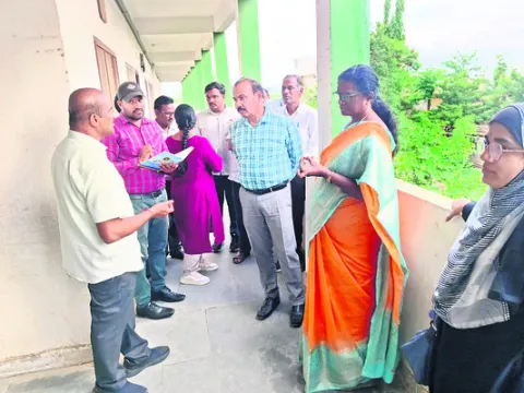 విద్యార్థులకు కామెర్లపై డీఎంహెచ్‌ఓ ఆరా