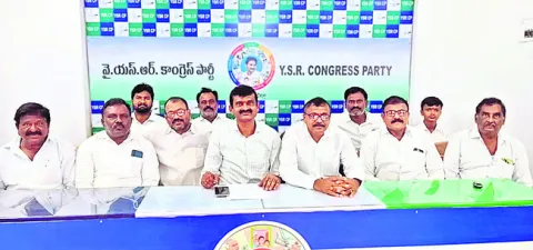 పంటల బీమా వివరాలను ఆర్‌బీకేల్లో ప్రదర్శించాలి