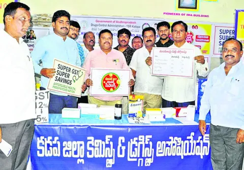 మెడికల్‌ కళాశాలల  ప్రైవేటీకరణ తగదు
