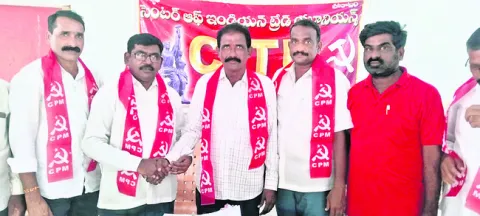 మాజీ దళ కమాండర్‌  సీపీఎంలో చేరిక