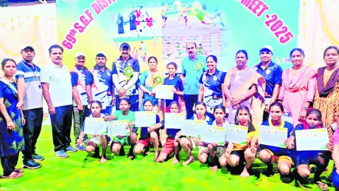 ఎస్‌జీఎఫ్‌ విజేతలకు బహుమతుల ప్రదానం