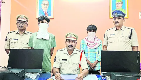 చోరీకి పాల్పడిన ఇద్దరు నిందితుల అరెస్టు