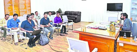 రోడ్డు ప్రమాదాలను నివారించండి 