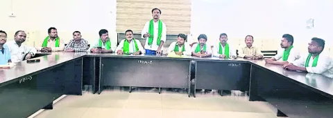 గిరిజనులు రిజర్వేషన్ల కోసం ఉద్యమించాలి