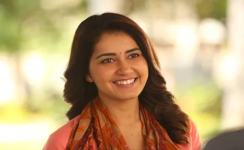 Tollywood actress Raashii Khanna ready to act In Kollywood