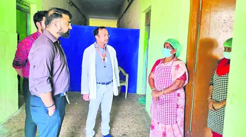 ప్రభుత్వ ఆసుపత్రిని సందర్శించిన బృందం
