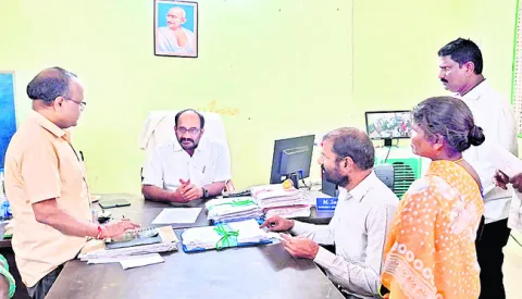 దరఖాస్తుల విచారణ వేగవంతం చేయాలి