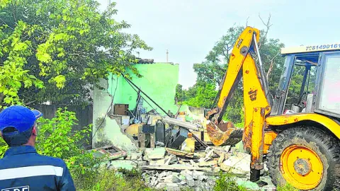 పార్కు స్థలం కబ్జాపై హైడ్రా కొరడా 