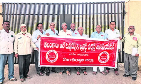 పెన్షనర్ల సమస్యలు పరిష్కరించాలి
