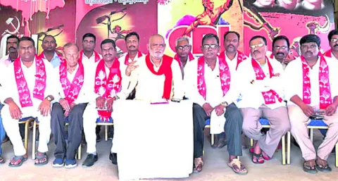 ‘రాజకీయ ప్రయోజనాల కోసమే రిజర్వేషన్ల అంశం’ 