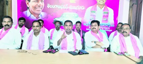 ప్రజలను మోసం చేస్తున్న కాంగ్రెస్‌ ప్రభుత్వం