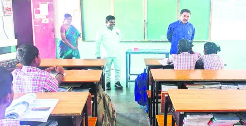 టెన్త్‌లో వందశాతం ఫలితాలు సాధించాలి