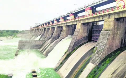 మూసీకి కొనసాగుతున్న వరద
