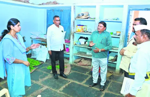 గురుకుల ప్రిన్సిపాల్‌కు షోకాజ్‌ నోటీసులు