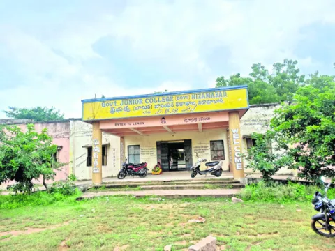 నకిలీ అధ్యాపకులు!