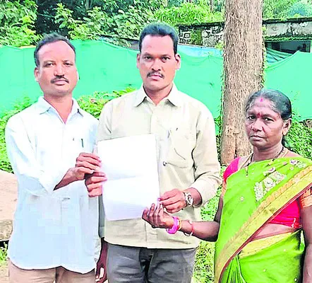 ప్రాజెక్టుల పేరుతో ఆదివాసీలను దూరం చేసే ప్రయత్నం 
