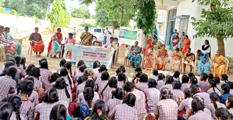 విద్యార్థినులు అన్ని రంగాల్లో రాణించాలి