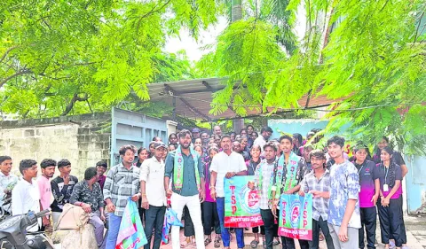 42 శాతం రిజర్వేషన్లు సాధించి తీరుతాం