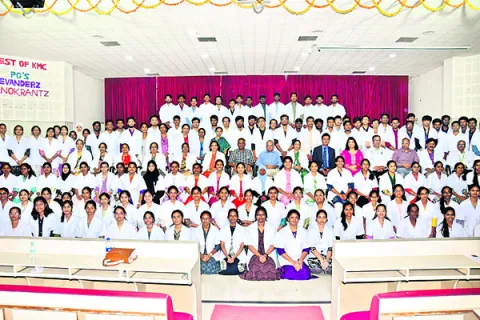కేఎంసీలో వైట్‌కోట్‌ సెరిమనీ 