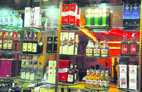 జిల్లాలో 249 మద్యం దుకాణాలు 
