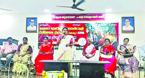 మద్యం మహమ్మారిపై ఐద్వా పోరాటం