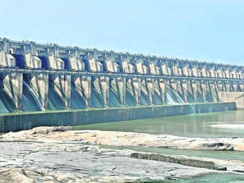 ఎస్సారెస్పీ వరద గేట్ల మూసివేత 