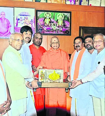 అయోధ్య రాముడికి 15 కేజీల వెండి ఇటుకల సమర్పణ